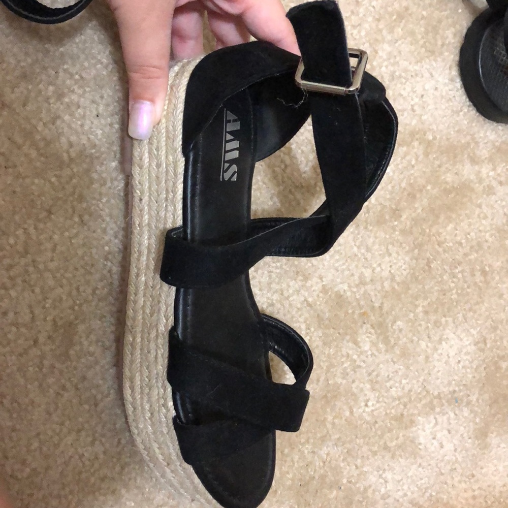 black platforms - Picture 2 of 2